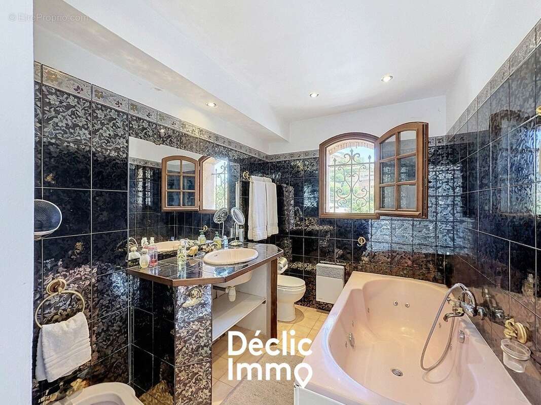Villa - 10 pieces - 6 chambres - piscine - mandelieu-la-napoule - photo 7