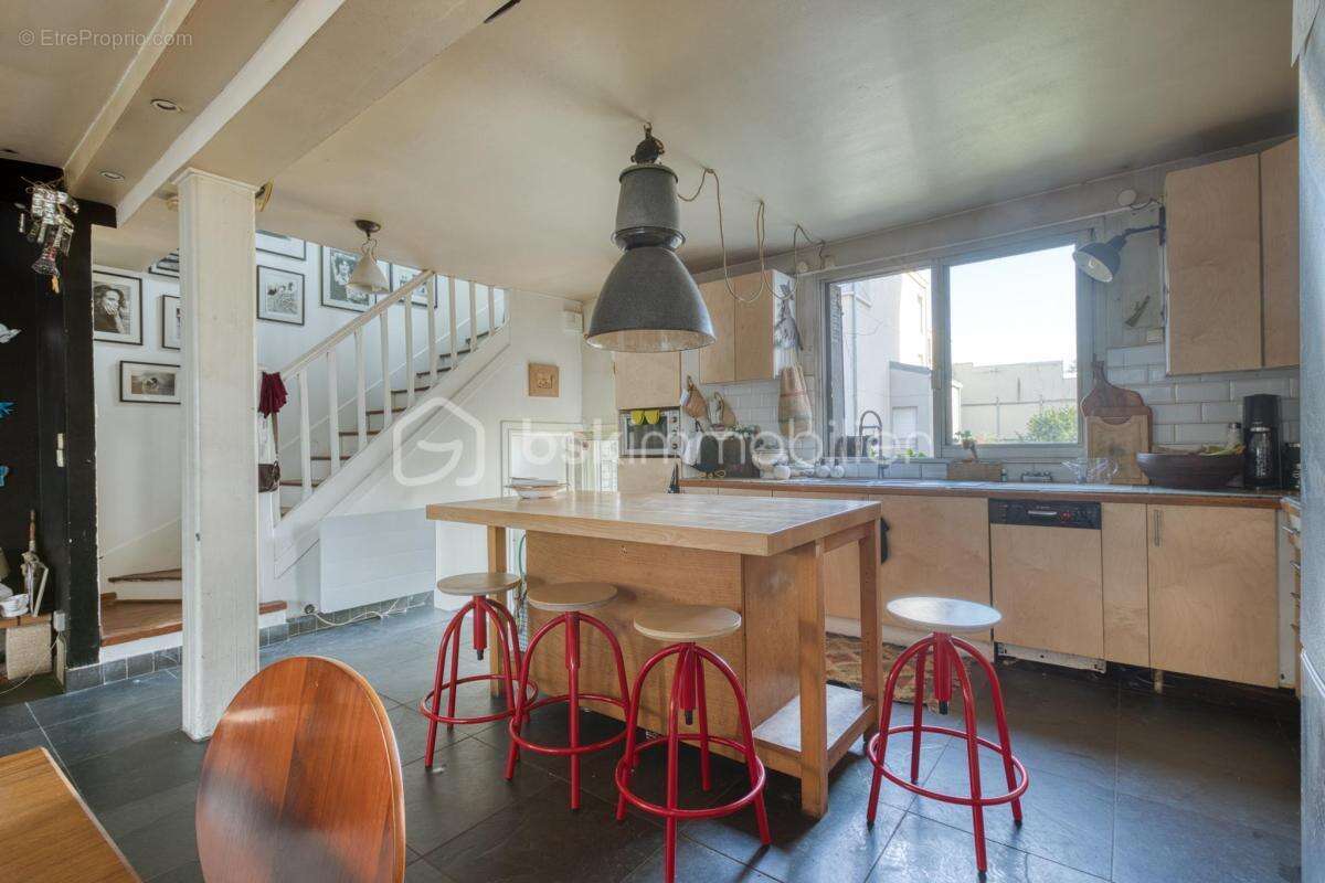 Maison de ville T5 (4 chambres) de 155 m2 - VILLA CHASSAGNOLLE - LES LILAS - photo 7