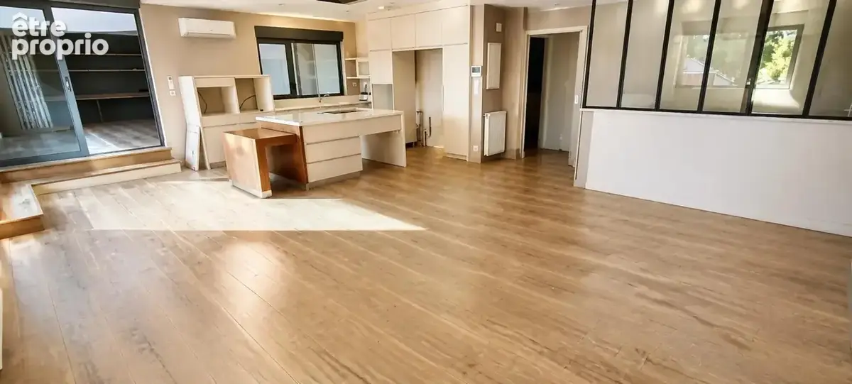 Appartement récent et climatisé de 5 pièces de 210 m² à Ruaudin - photo 3