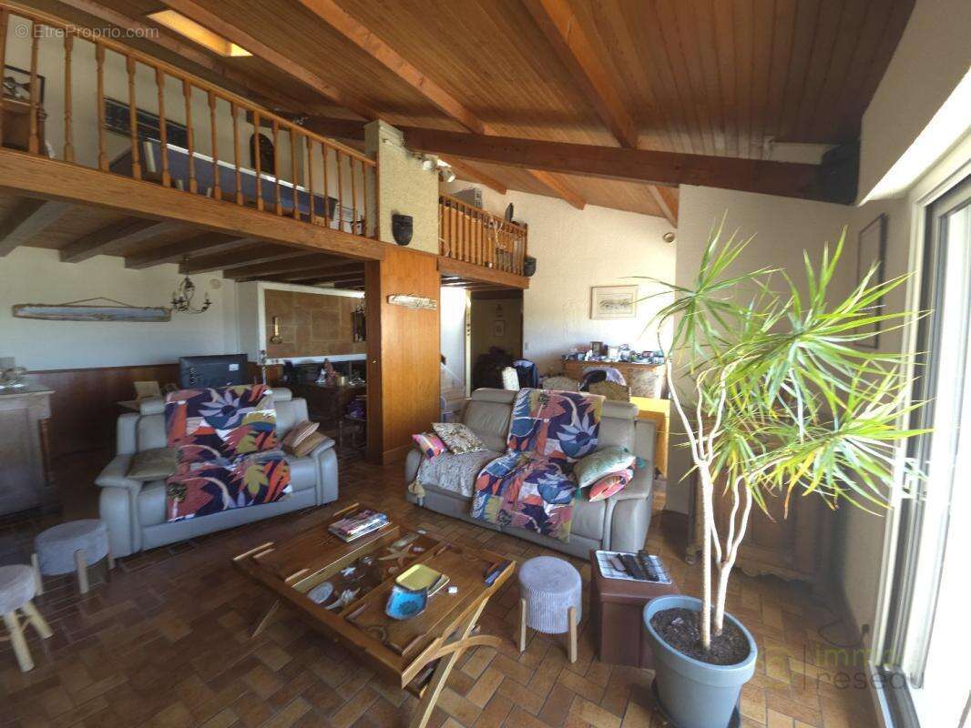 Maison 180 m² à Ludesse  - photo 4