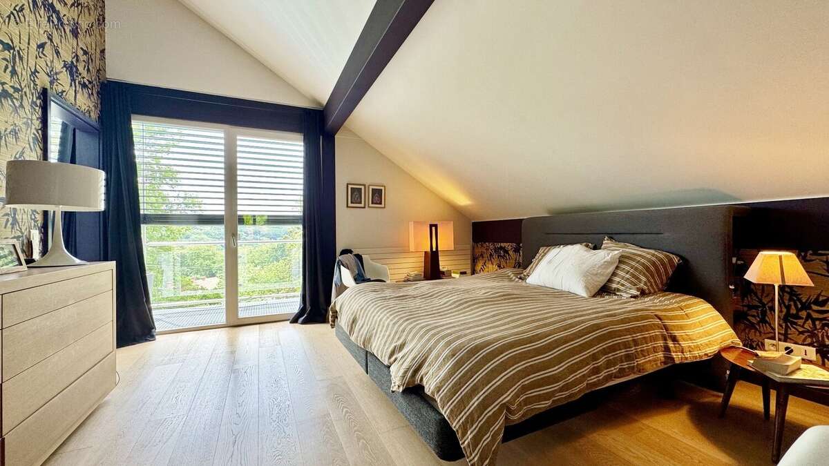 Villa d'architecte de 300 m² avec piscine et jardin de 1100 m², au calme absolu - photo 17