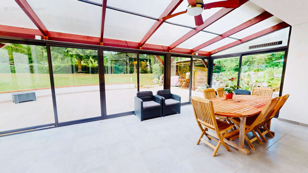 Maison dans le Domaine de la Pomponnette 8 pièce(s) 260 m2 - photo 5