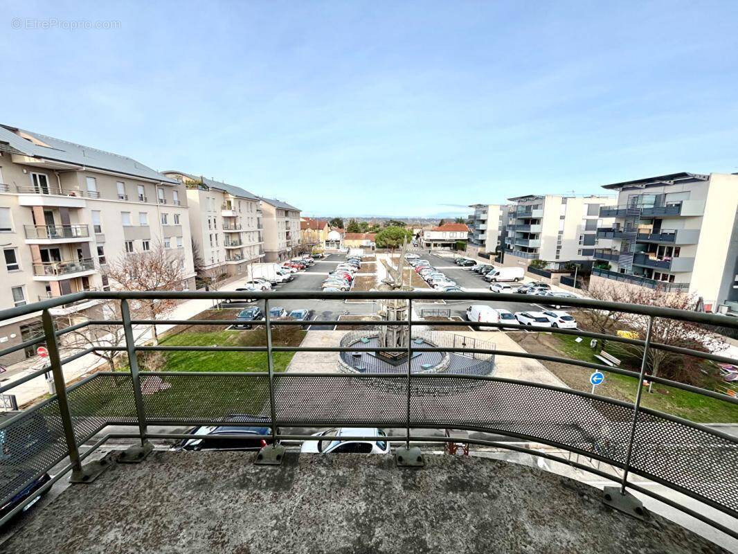 Appartement à DECINES-CHARPIEU