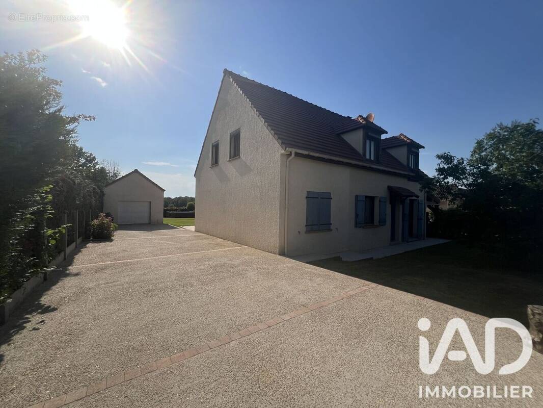 Photo 1 - Maison à SAINT-MARTIN-DES-CHAMPS