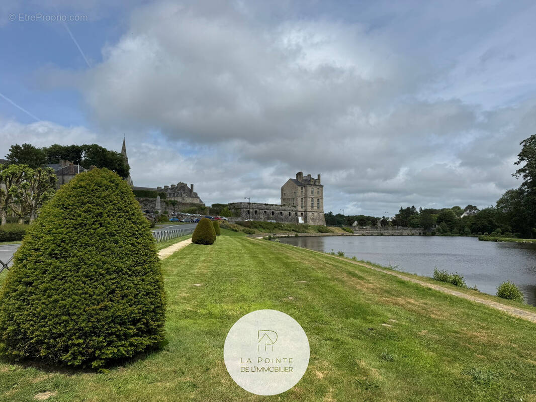 Appartement à QUINTIN