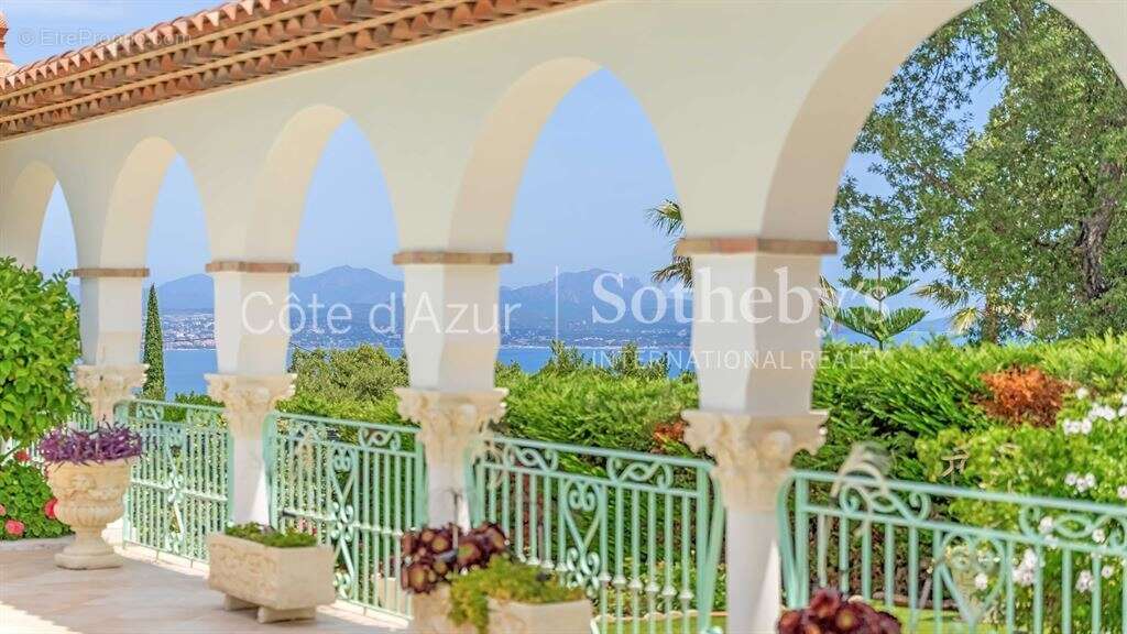Saint-Aygulf villa hacienda avec vue mer panoramique et piscine - photo 19