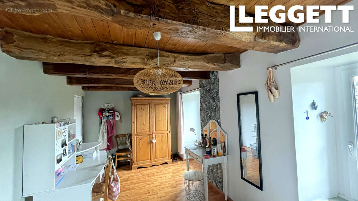 Maison à MERLEAC