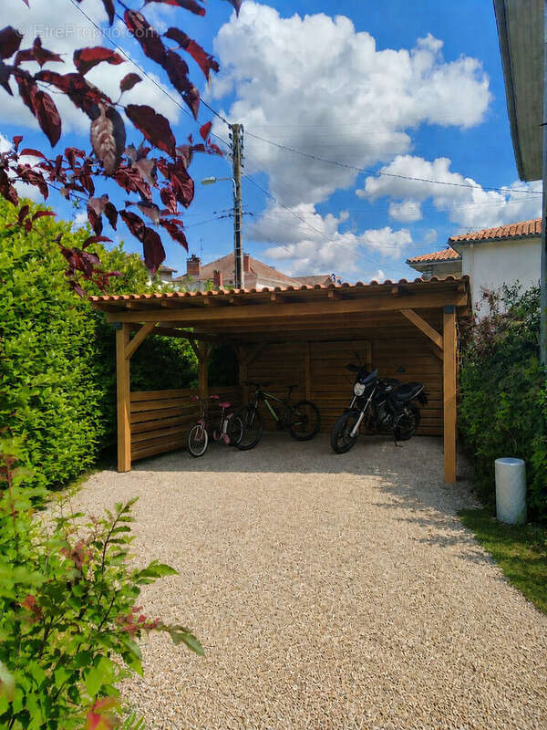 CARPORT EN PROJECTION - Maison à MUSSIDAN
