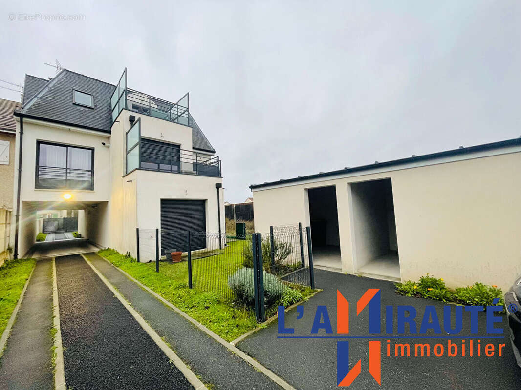 Appartement à SARTROUVILLE