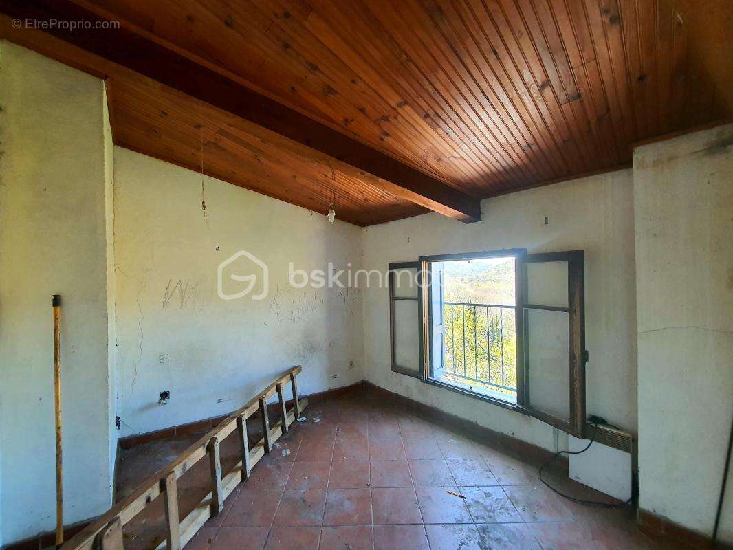 Maison à LATOUR-DE-FRANCE