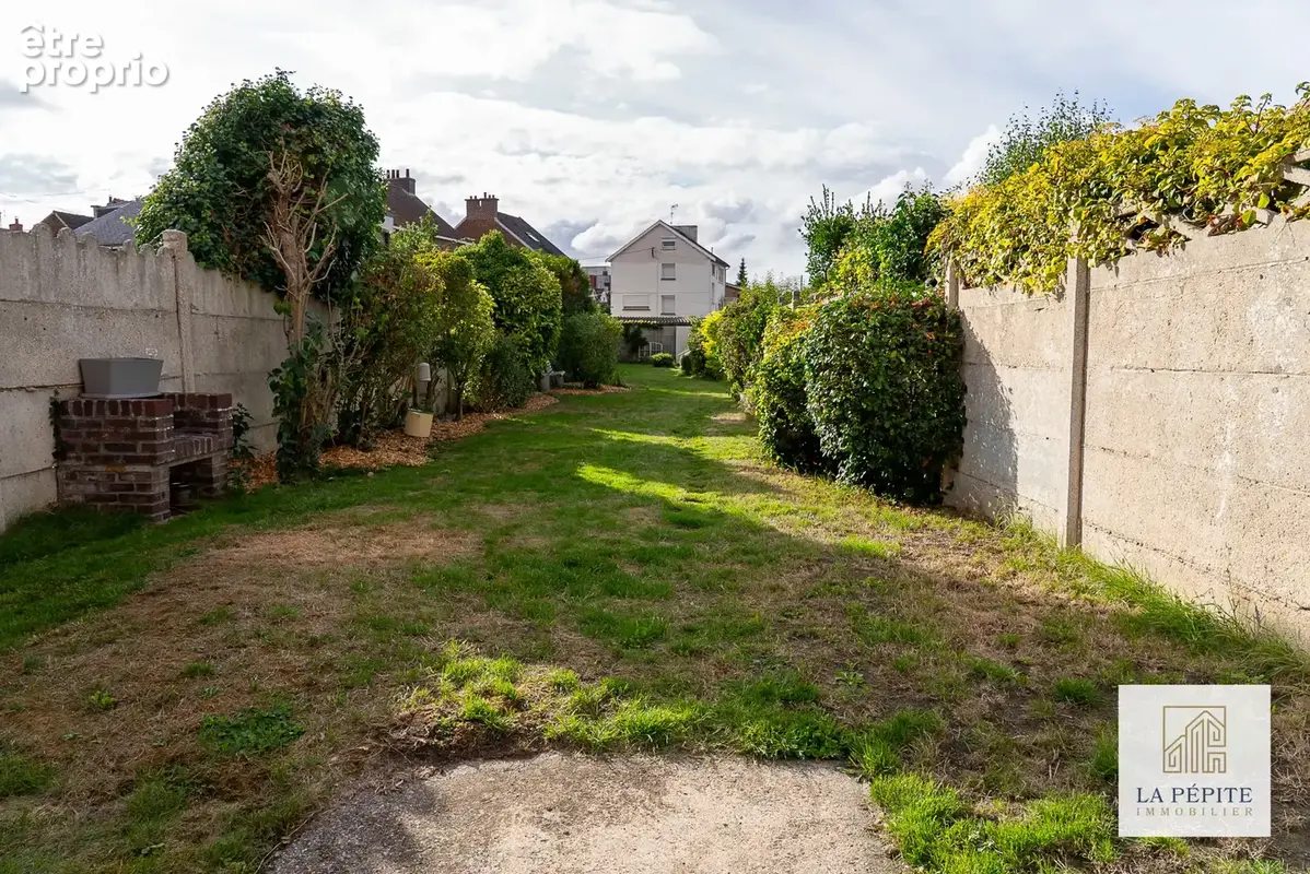 Maison de ville de caractère de 149 m2  Rénovation de qualité, cachet de l’ancien, jardin et garages - photo 28