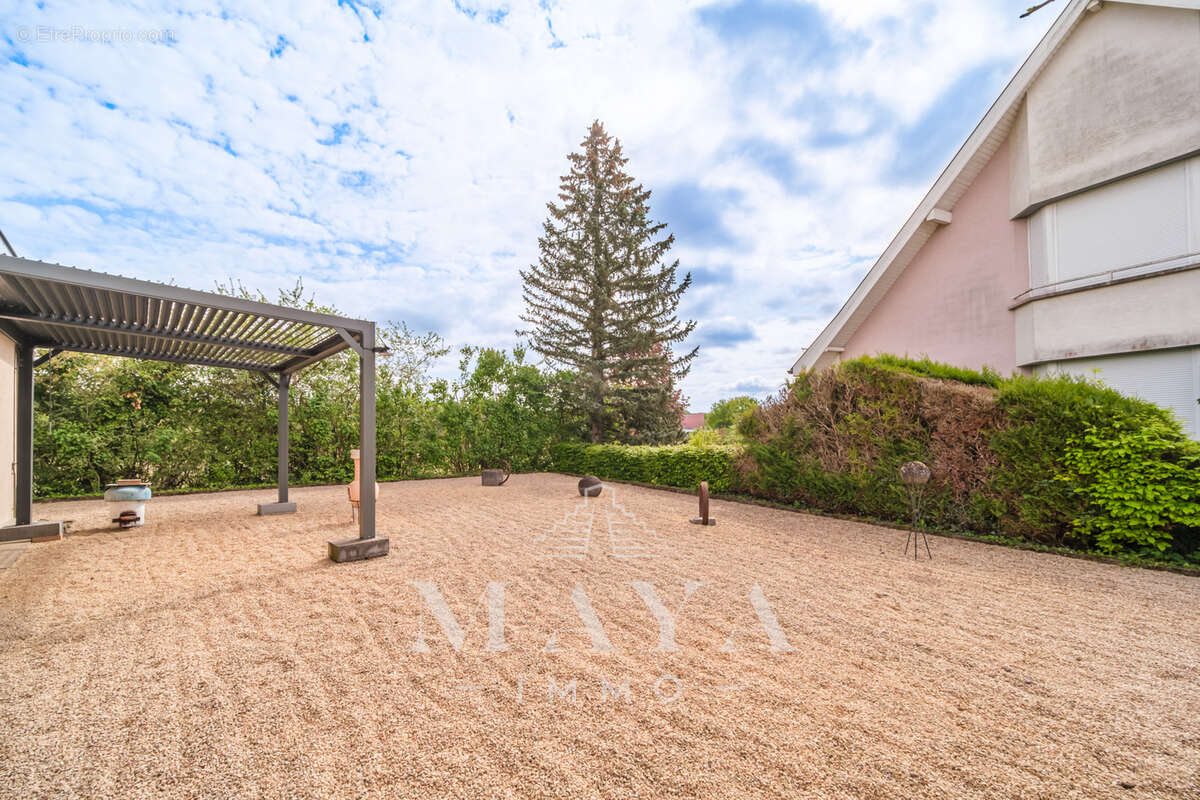 Maison à VILLAGE-NEUF