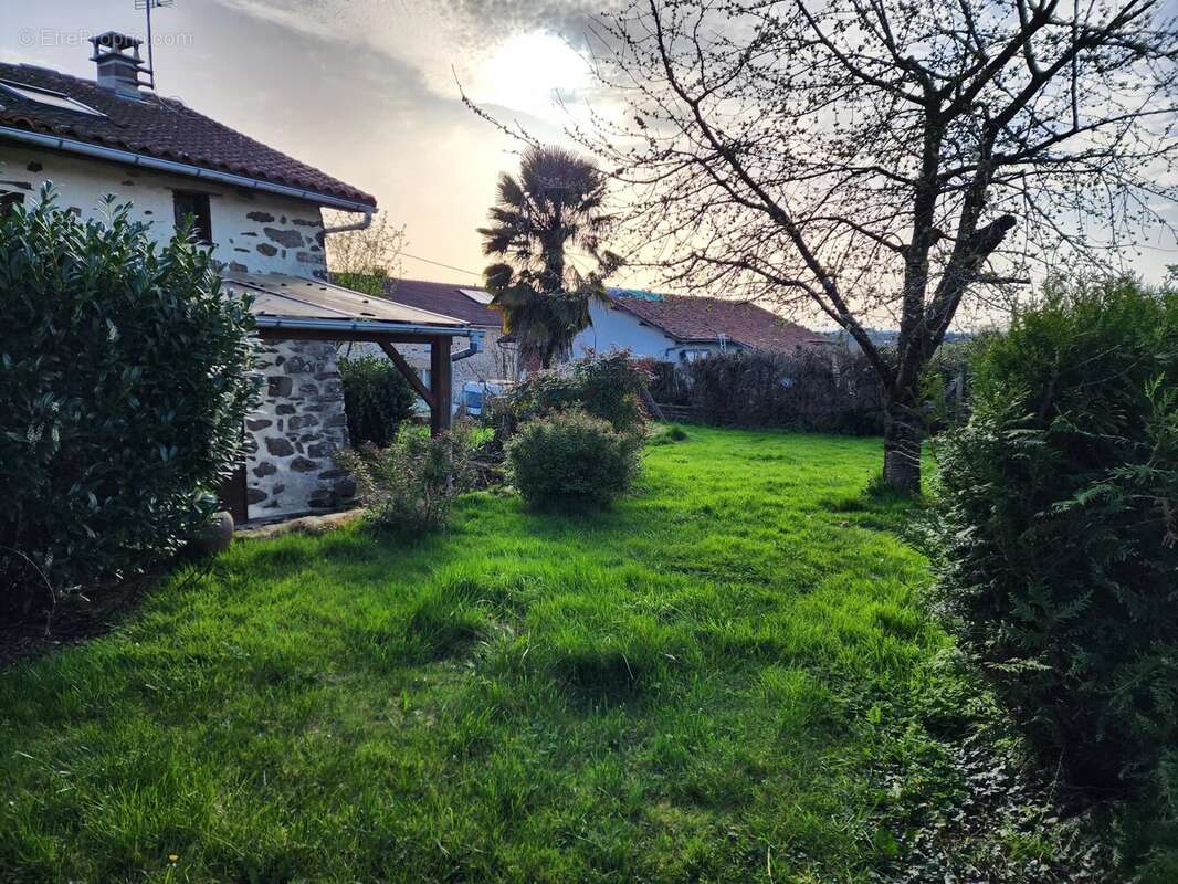 Appartement à ORADOUR-SUR-VAYRES