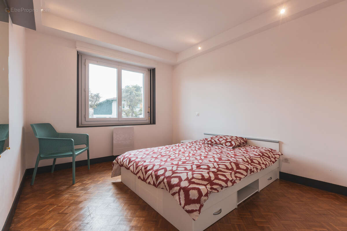 Appartement à ANGRESSE