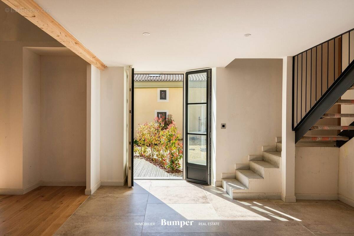 Maison à SAINT-GENIS-LAVAL