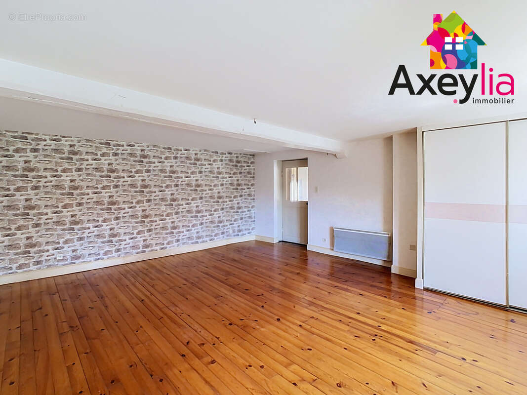 A vendre- saint-andré d'apchon- maison de village avec terrasse - photo 2