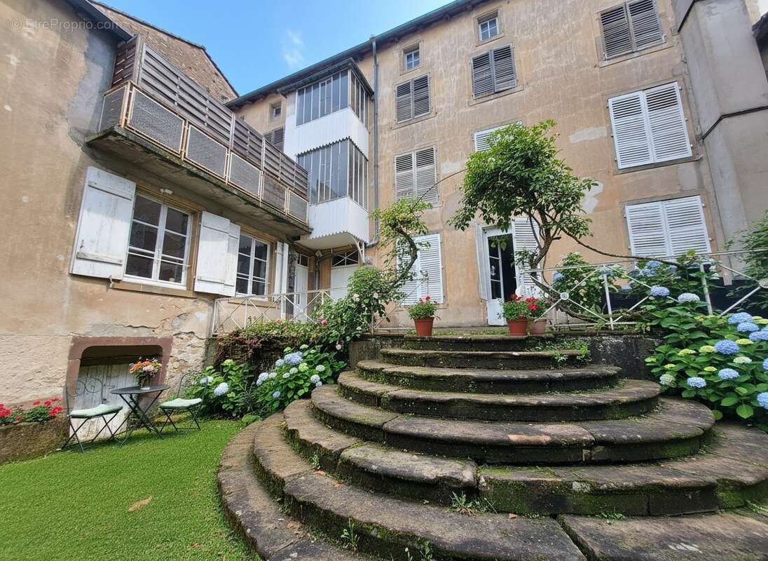 Appartement à MIRECOURT