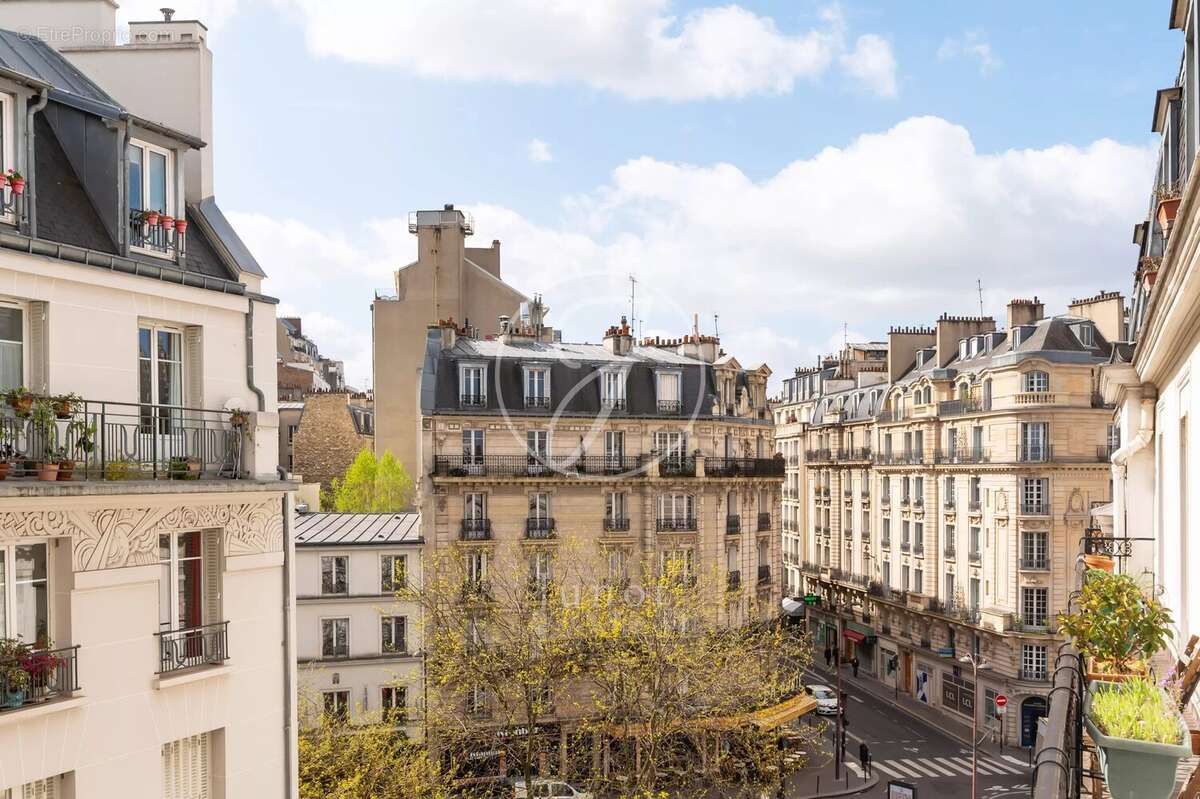 Appartement à PARIS-18E