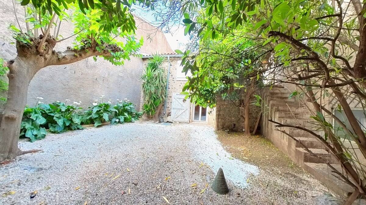 Charmante maison de village de 3 chambres avec cour intérieure, terrasse et garage  Prête à emménager - photo 1