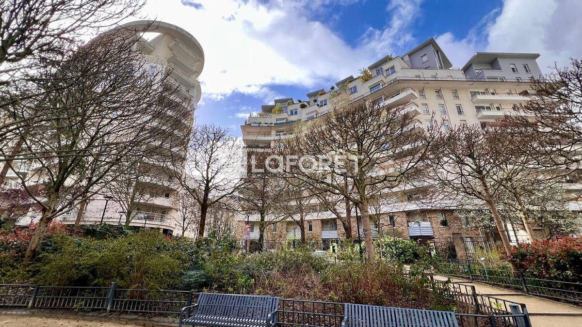Appartement à COURBEVOIE