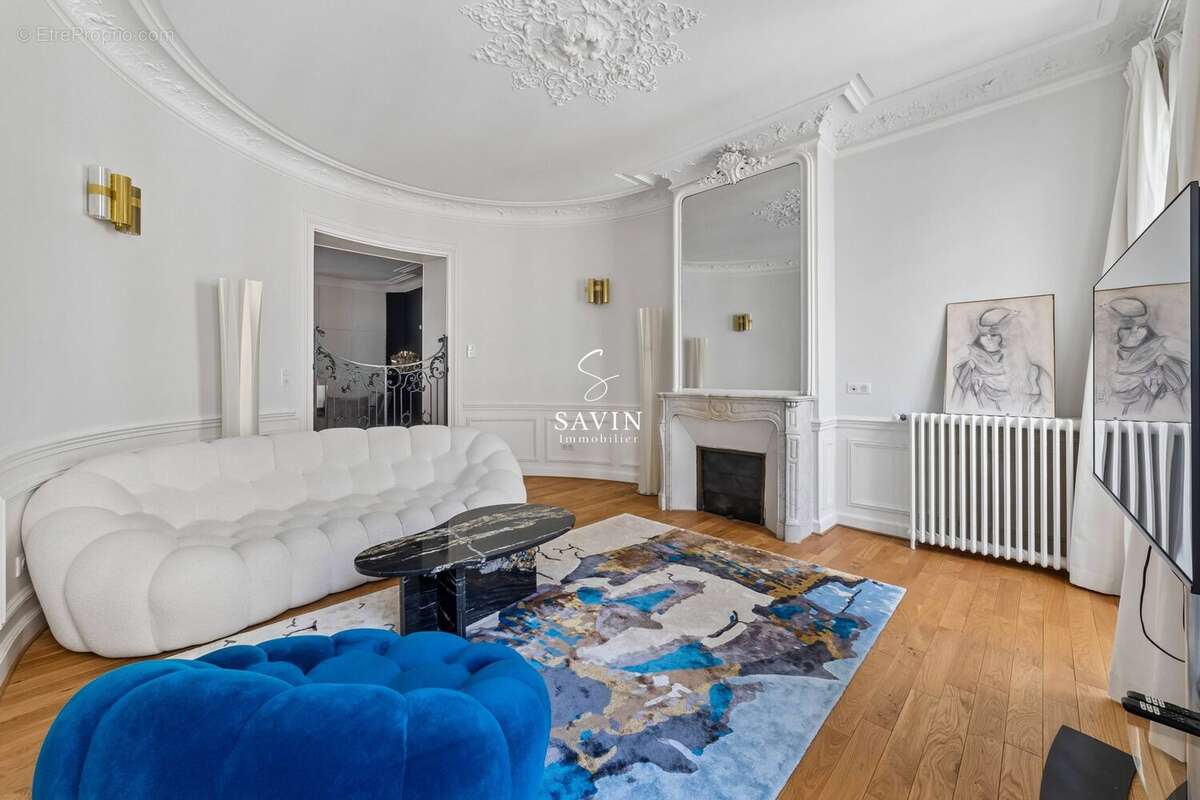 Appartement à PARIS-16E