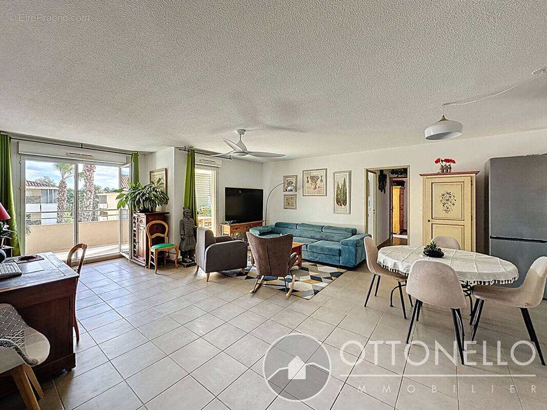 Appartement à ROQUEBRUNE-SUR-ARGENS