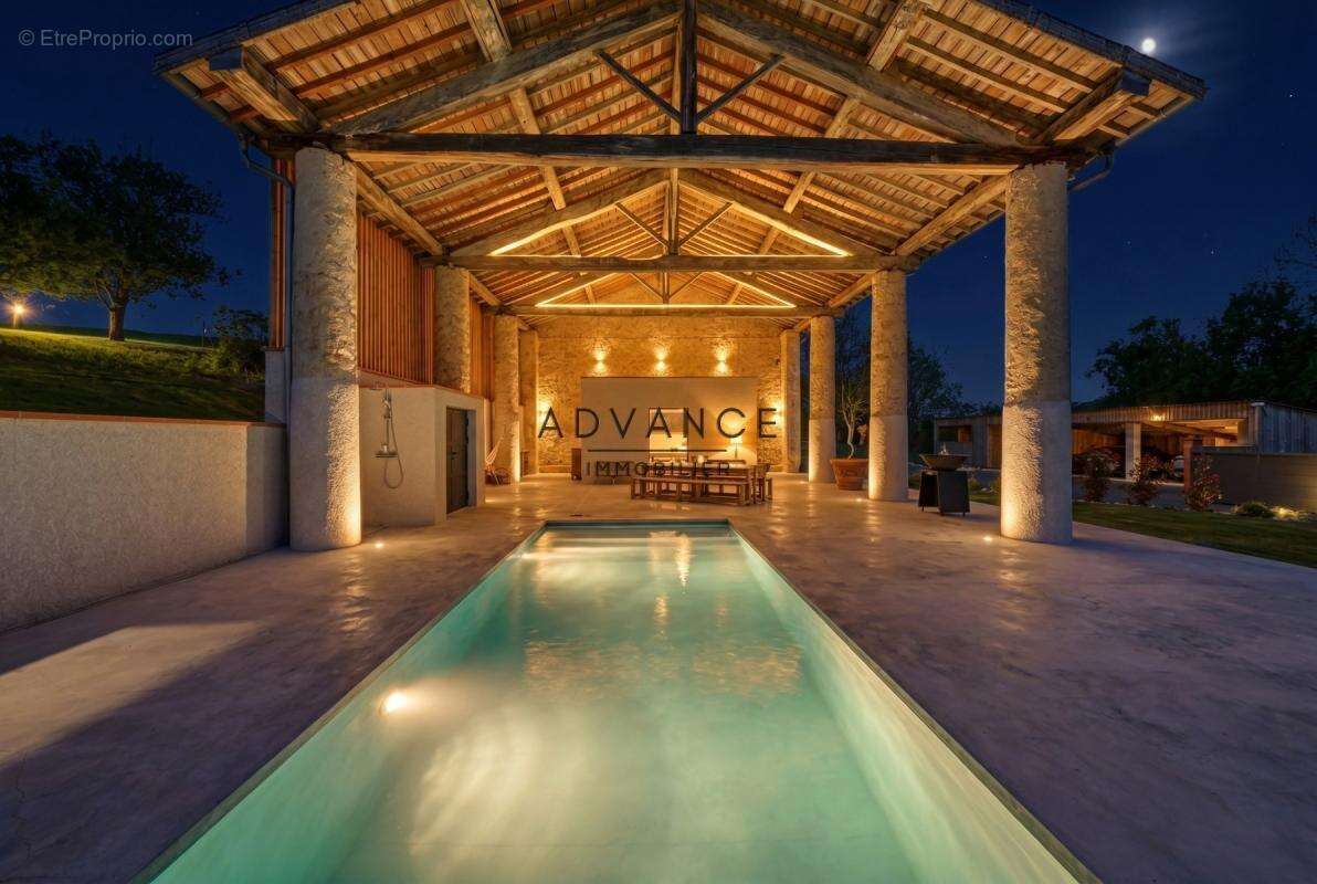 Propriété d’exception avec piscine sur un domaine privé de 1,7 hectare - photo 4