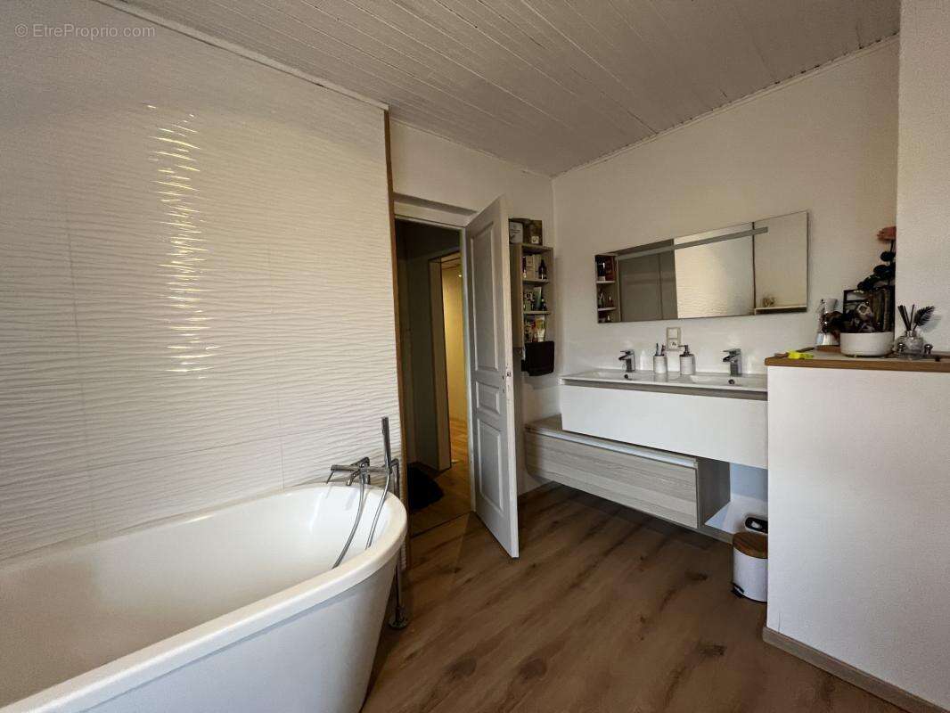 Maison à OYE-ET-PALLET