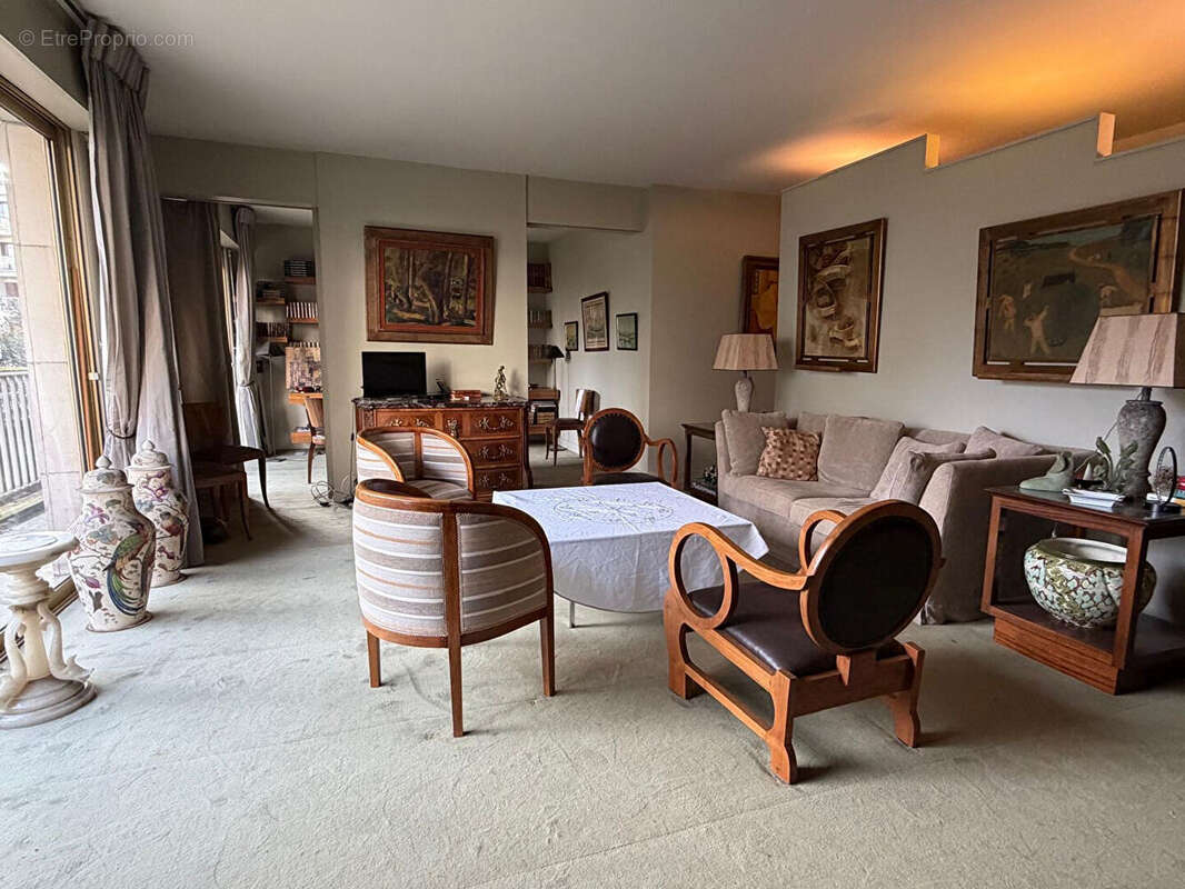 Appartement à NEUILLY-SUR-SEINE