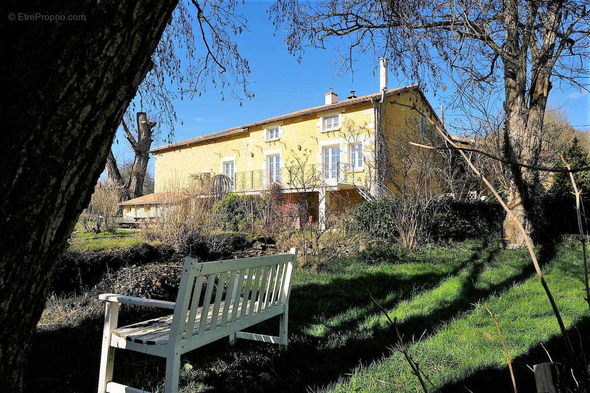 Charente. Moulin en Pierre pour Amoureux de la Nature, 8 ha, Ruisseau, Etang, Maison d'Amis, Bois - photo 12