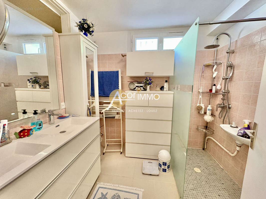 La Seyne, Grande maison d'habitation divisée en deux appartements au calme - photo 12