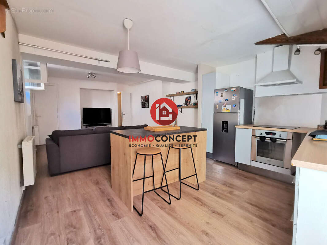 Appartement à BAGNOLS-SUR-CEZE