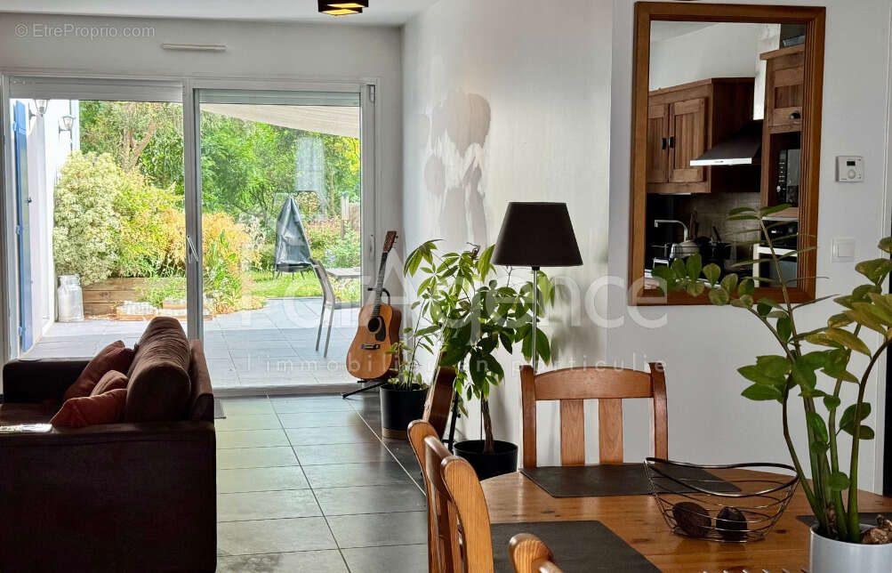 Maison à MORNAC-SUR-SEUDRE