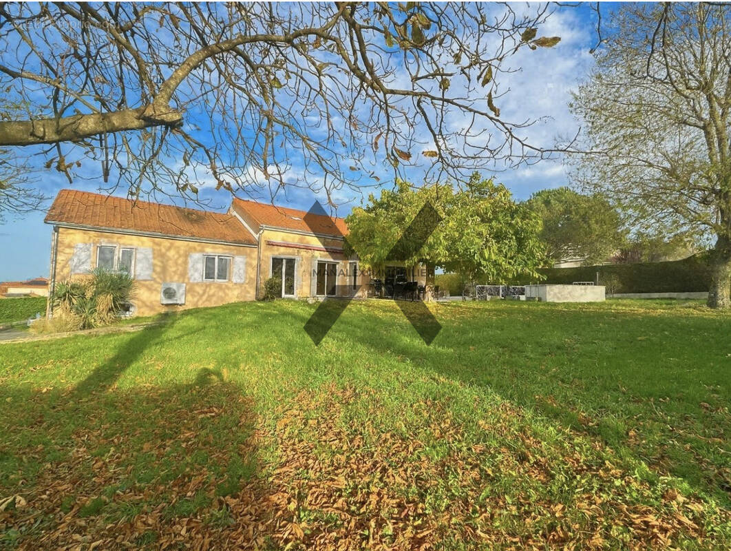 Maison à COMMELLE-VERNAY