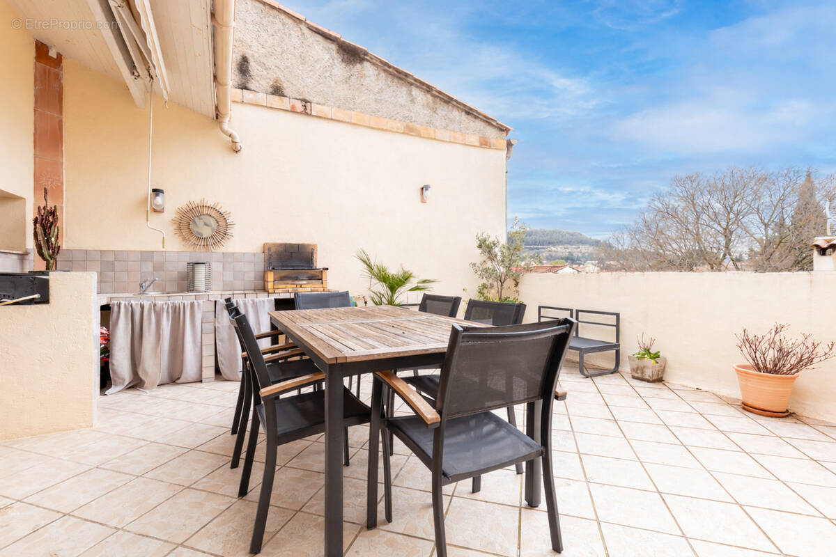 Maison à SAINT-CHAMAS