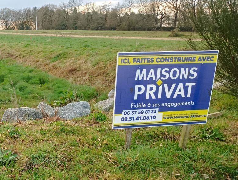 Terrain à AUBIGNY