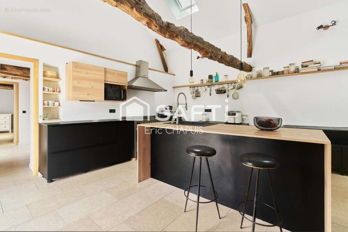 Maison 265 m² à Saint-Gilles  - photo 4