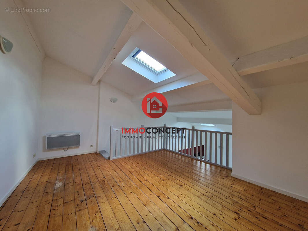 Appartement à BAGNOLS-SUR-CEZE