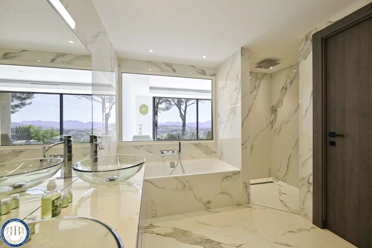 Maison à MOUGINS