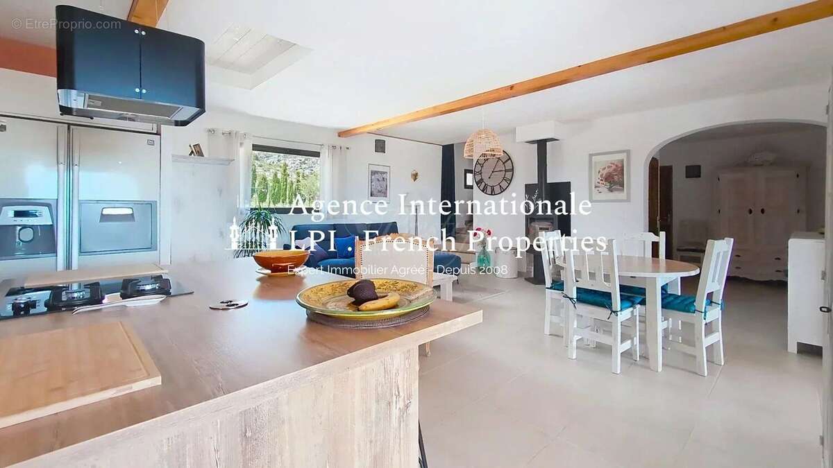 Maison à OPOUL-PERILLOS