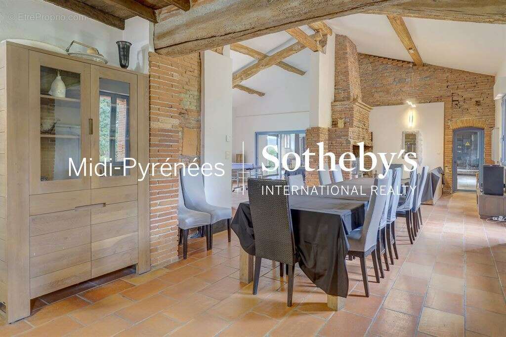 Maison à SAINT-PIERRE-DE-LAGES