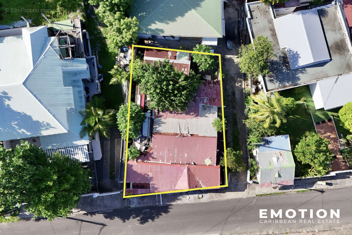 Terrain à LE GOSIER