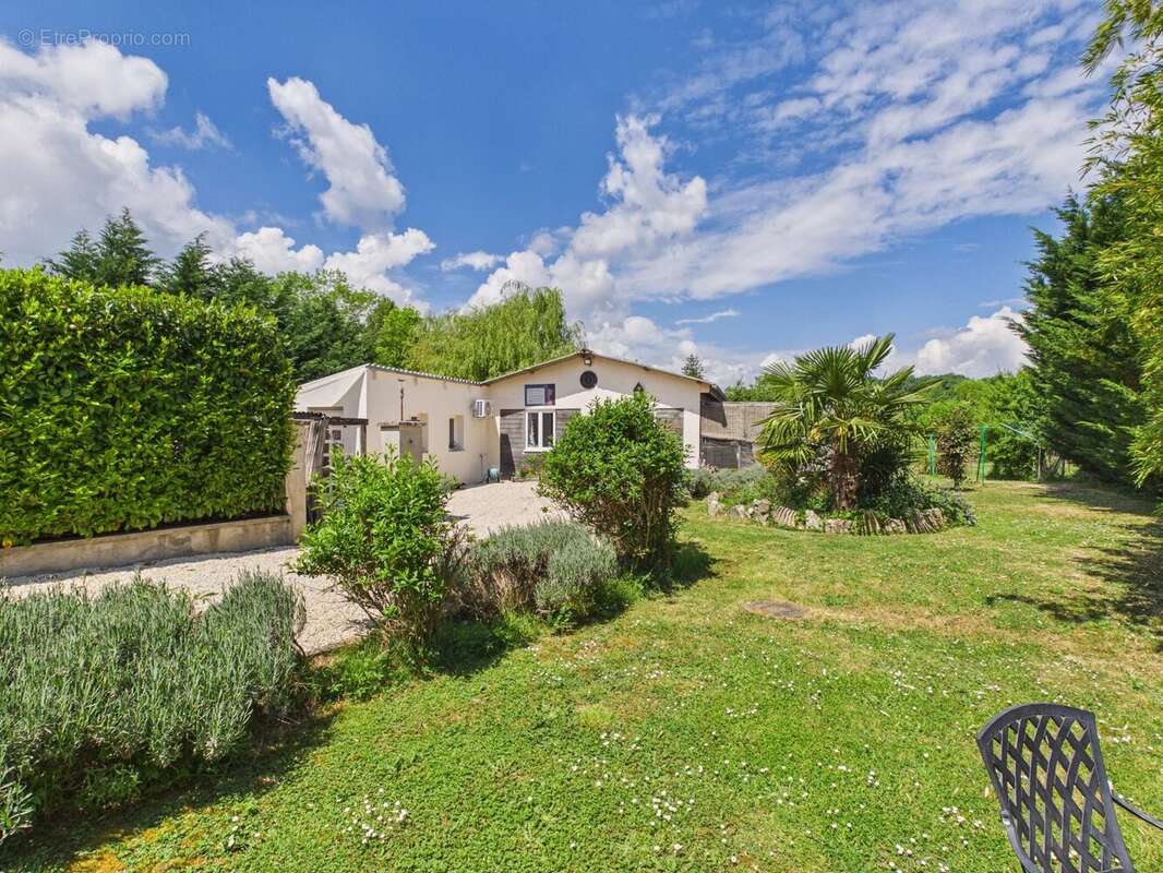 Maison à CHAMPAGNE-MOUTON