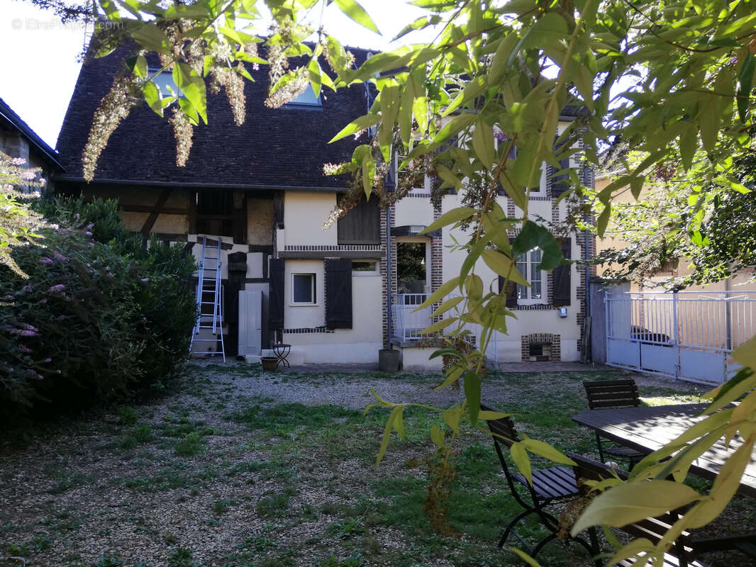 Maison à LA FERTE-LOUPIERE