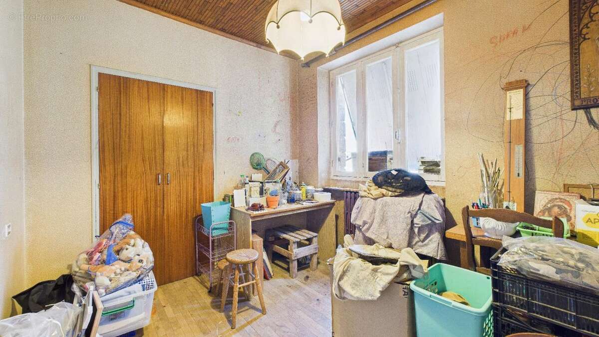 Maison à ONET-LE-CHATEAU