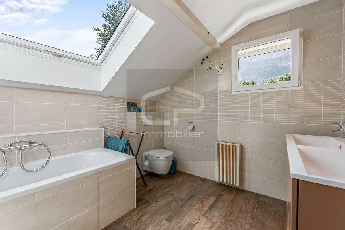 Maison à COLLONGES-SOUS-SALEVE