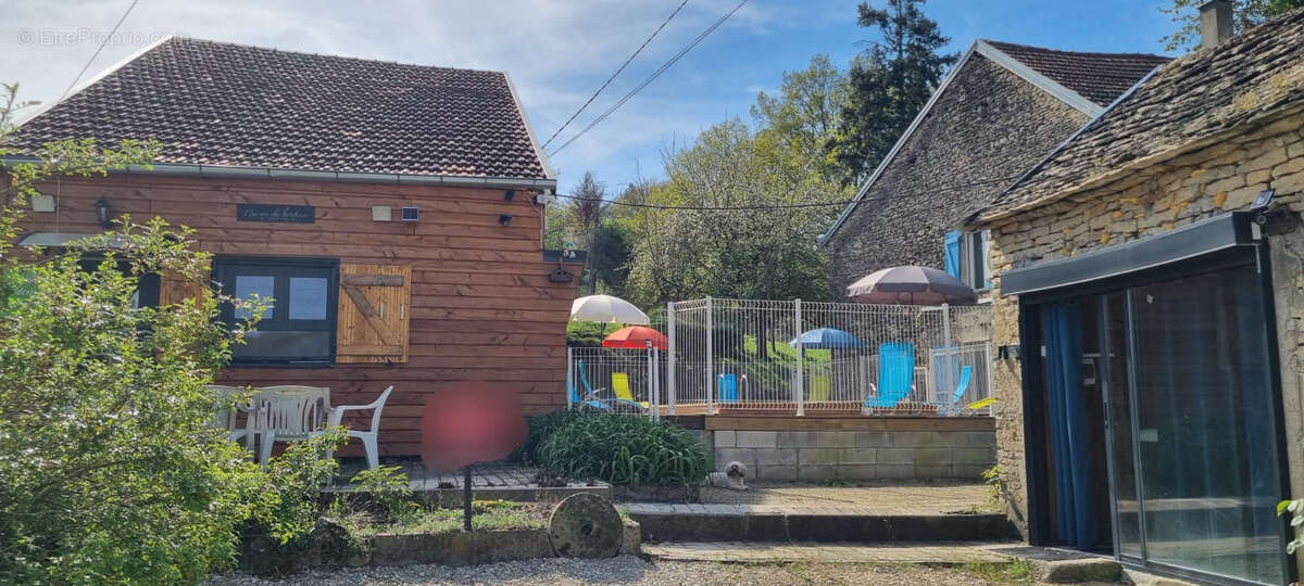 Maison à COLOMBIER