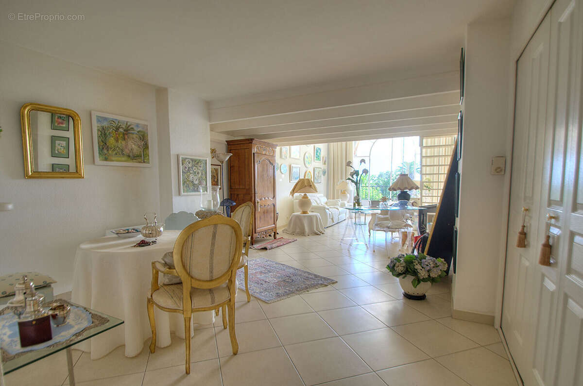 Appartement 2 pieces  70 m2, piscine golfs saint-raphael - photo 8