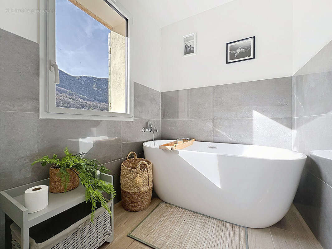Maison à TOURRETTES-SUR-LOUP