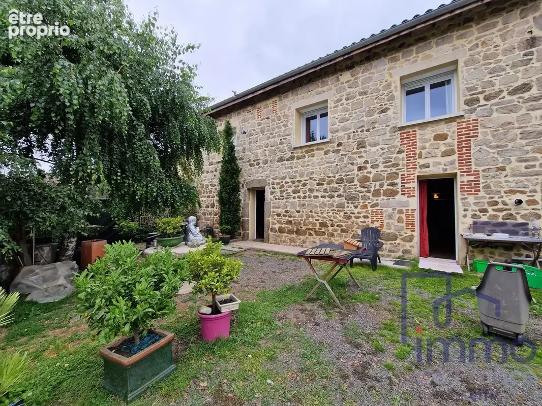 Maison à PERIGNEUX